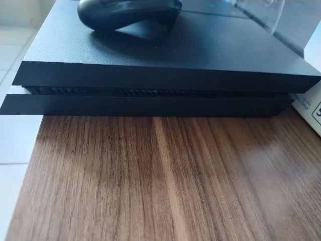 Vendo PS4 em ótimo estado de conservação com 1 controle. Acompanha caixa. - Foto 2