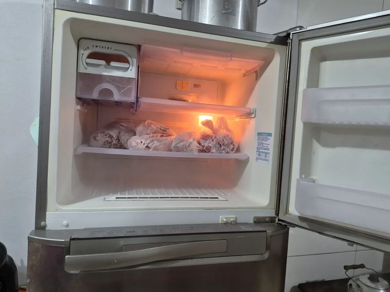 Geladeira 110w sem transformador  - Foto 3