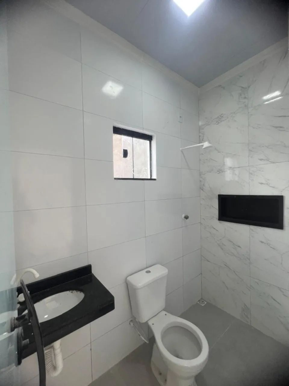 VENDO CASA NA VALLE JARDIM CASTANHAL COM SUITE.