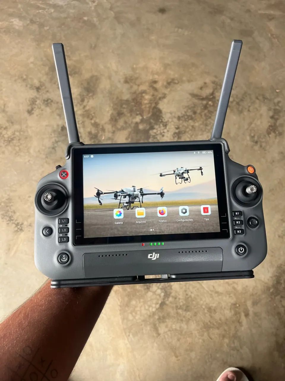 Rádio controle DJI RCPlus RM700B - Foto 2