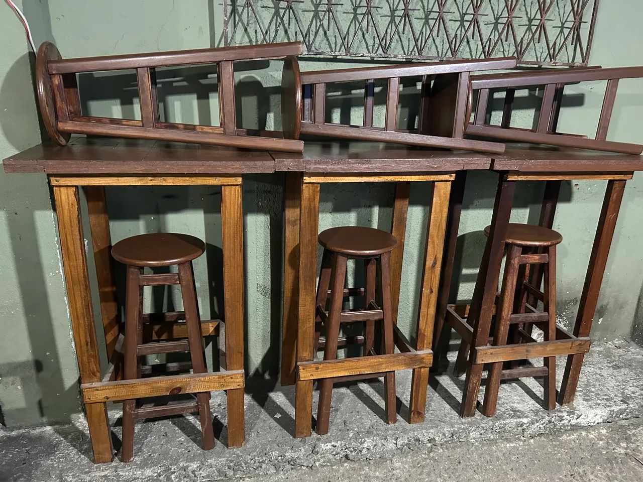 Mesa bistrô fixa com 2 banquetas altas - Foto 2