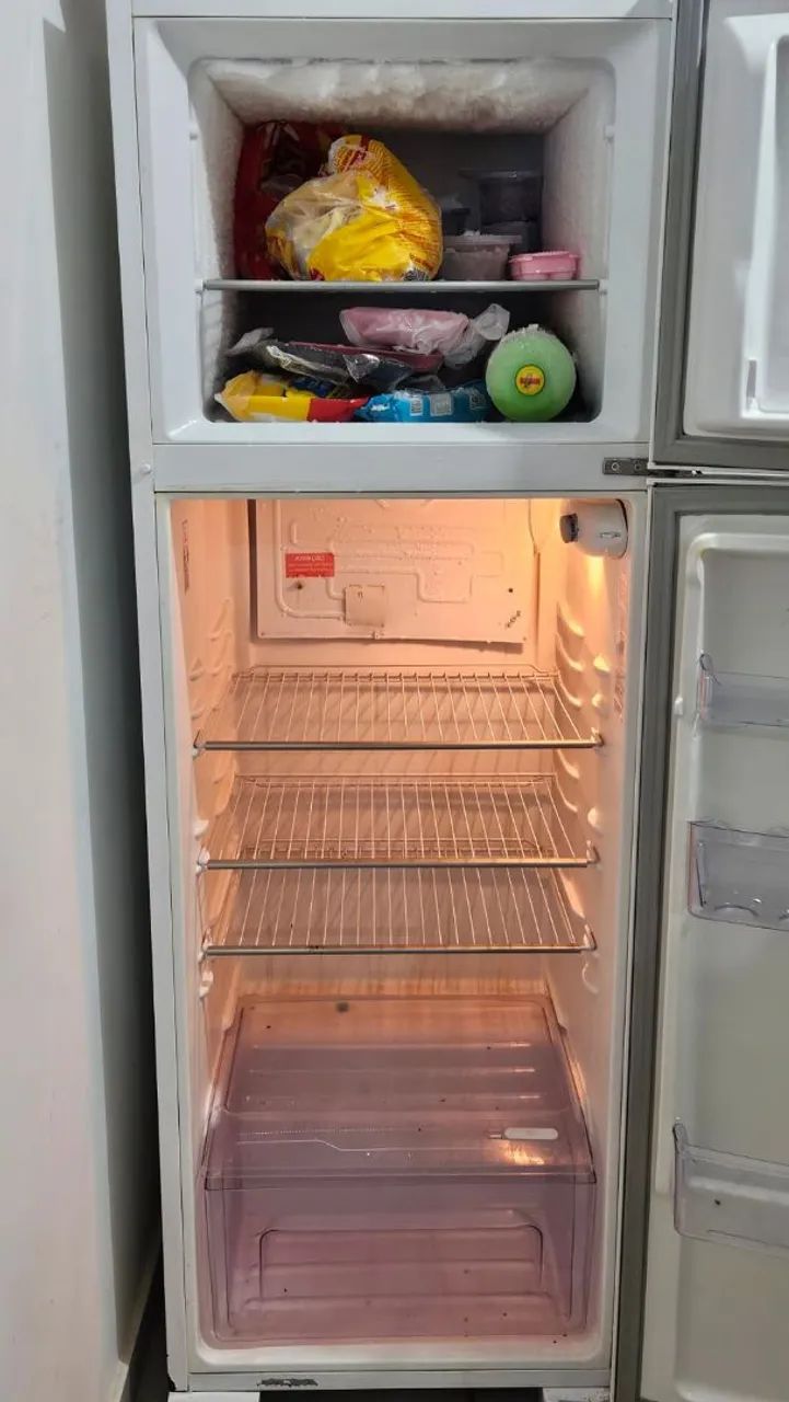 Vendo geladeira Electrolux  - Foto 2