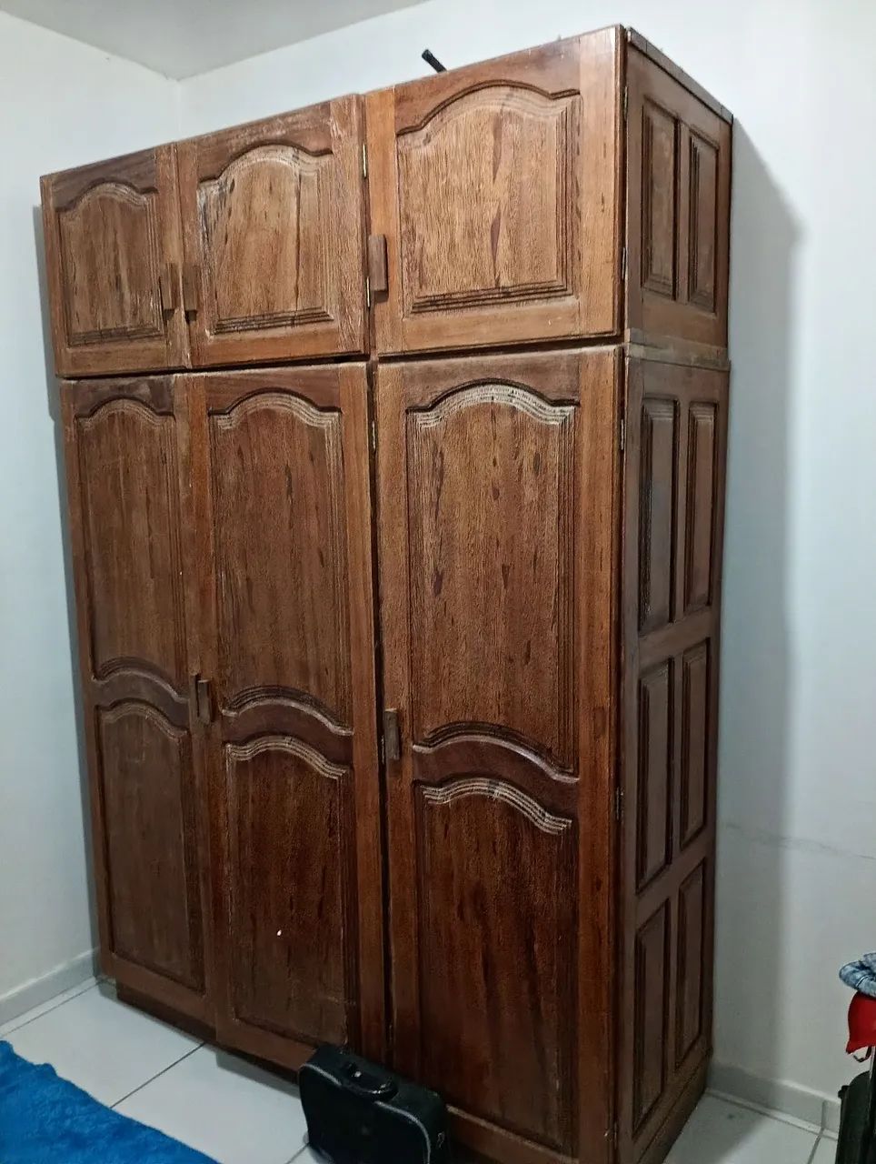 Guarda roupa em perfeito estado.madeira pura.ligitima - Foto 2