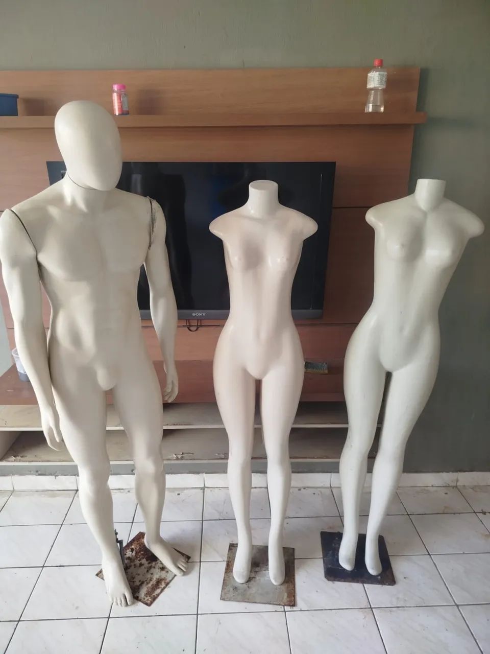 Manequins para loja em bons estados