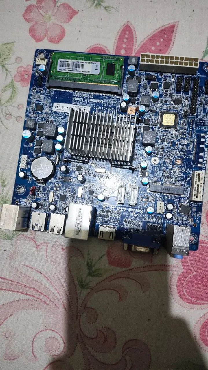 Placa mãe com processador 