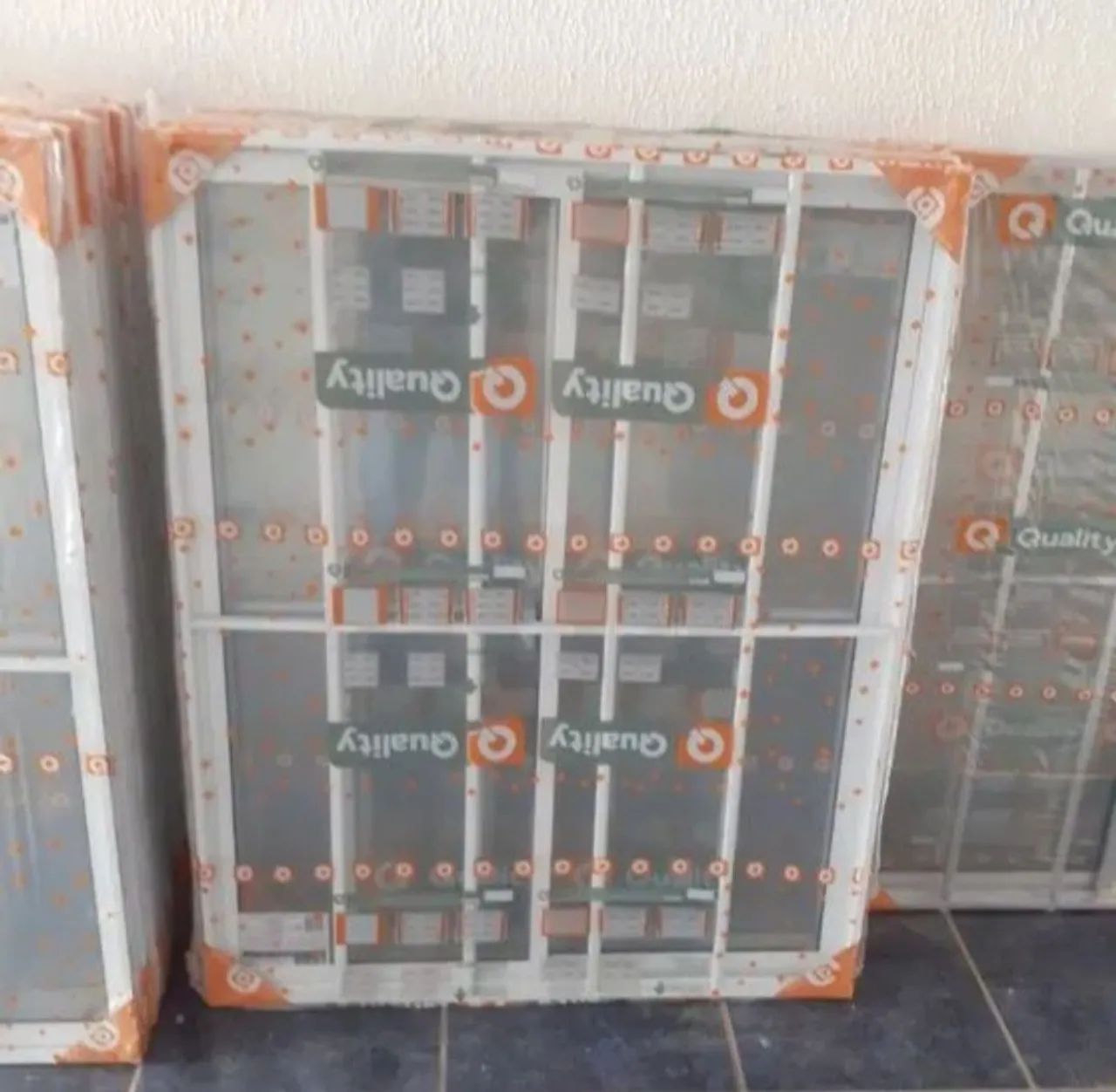 Janela de Correr Aluminio e Vidro Com Grade (Nova)