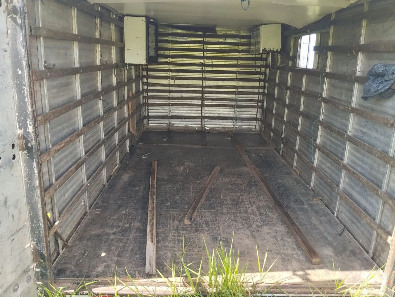 Baú  caminhão container
