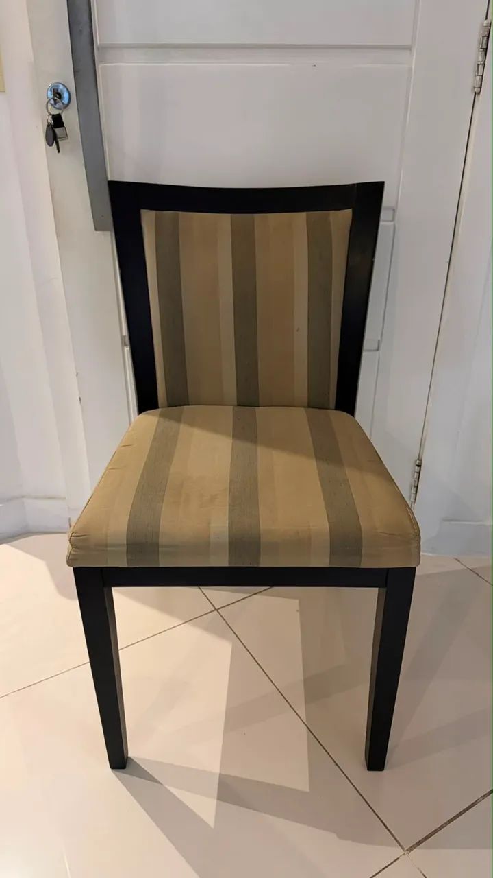 Mesa de Jantar com 4 Cadeiras - Tampo de Vidro Temperado - Foto 2
