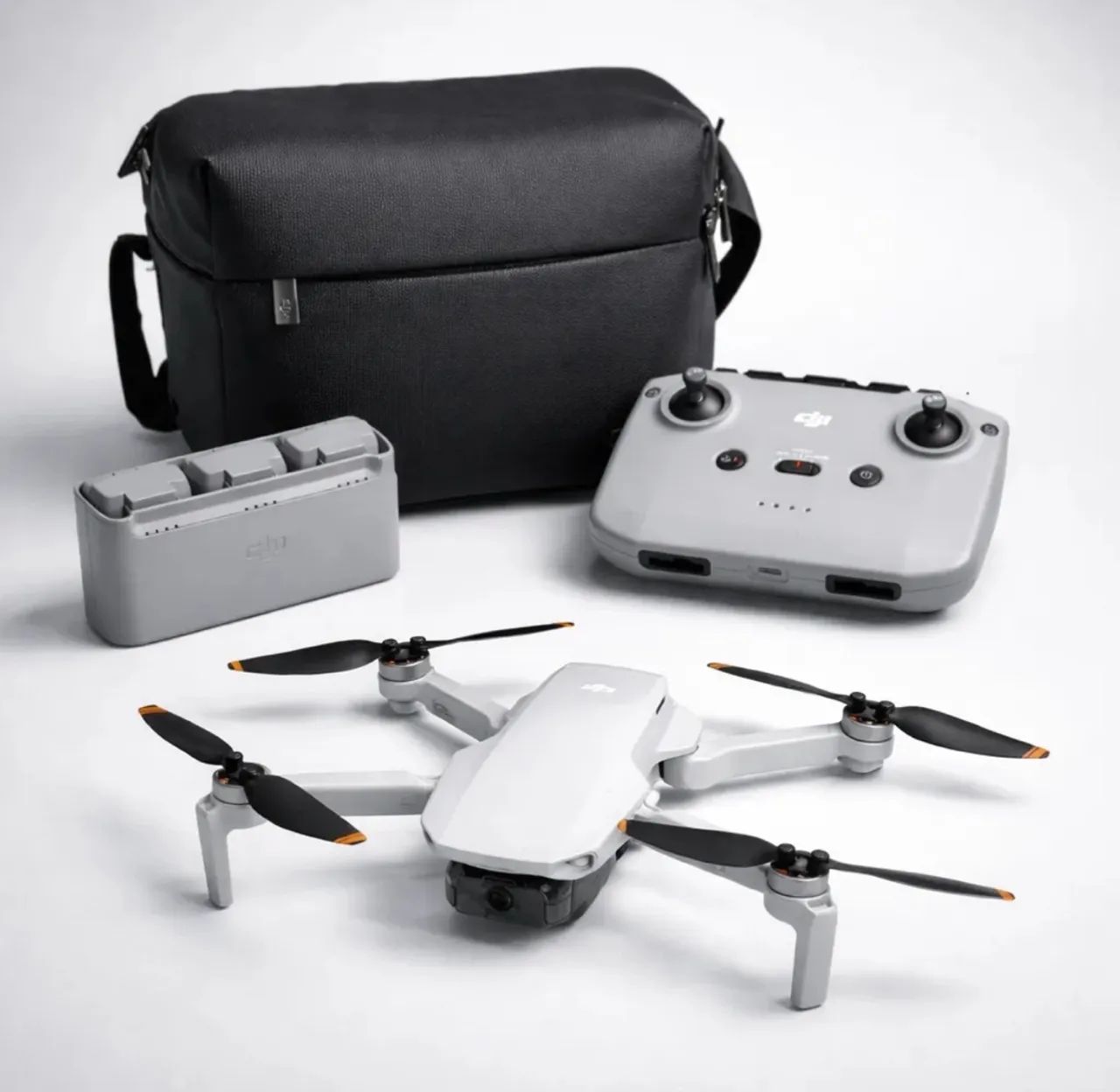 Drone Dji Mini 2 Fly More Combo 3 Baterias com Kit Fly More Cinza