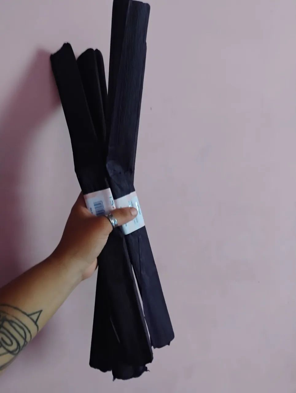 5 rolos de papel crepom preto