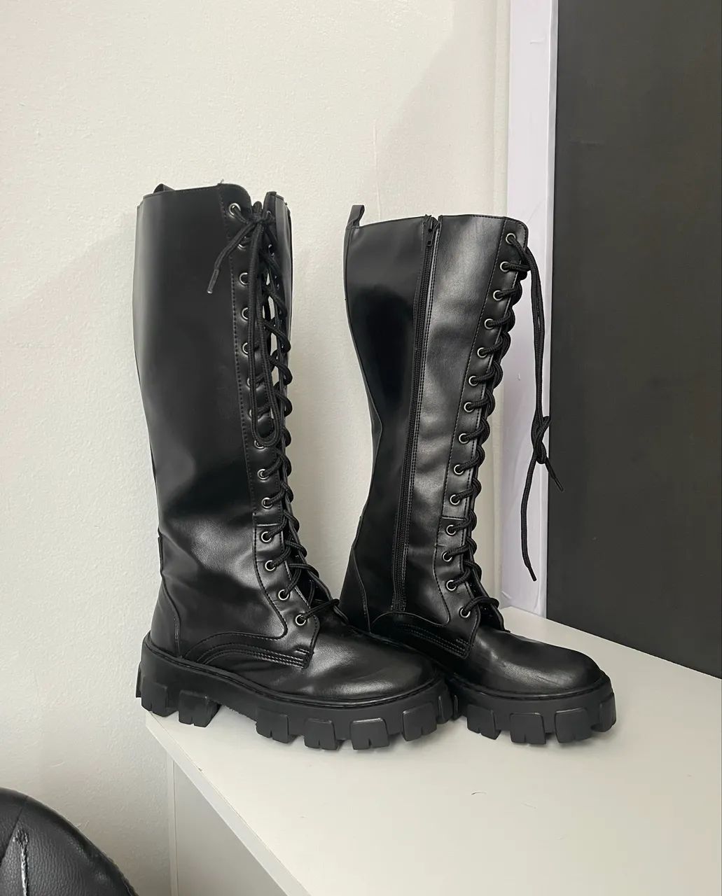 Bota coturno tratorada cano longo preta 