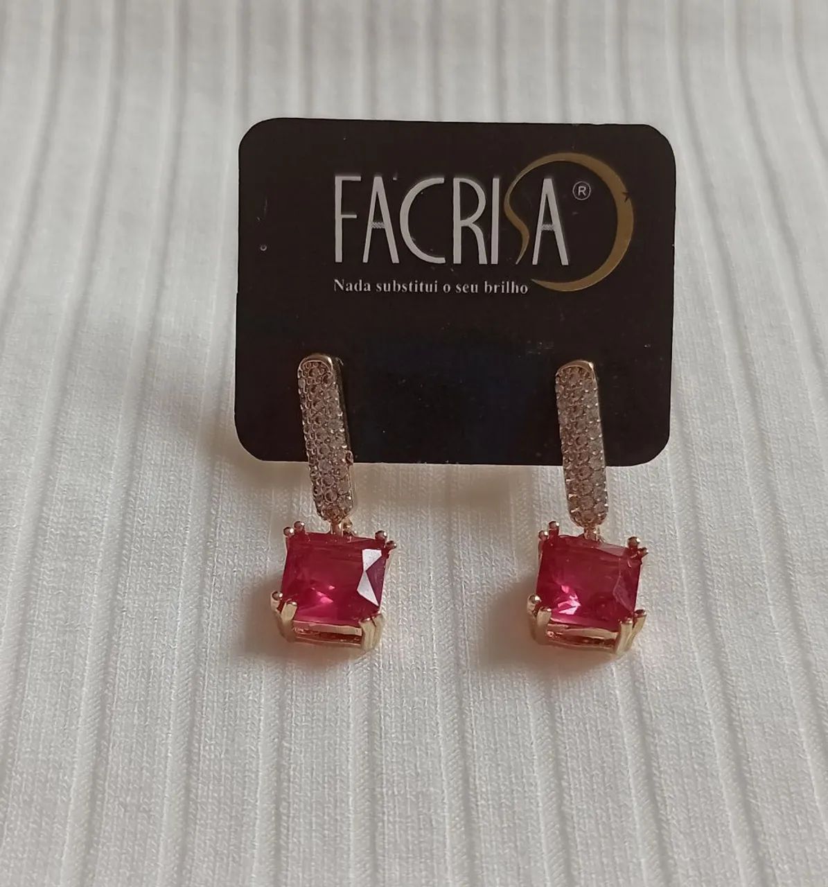 Par de brincos Facrisa