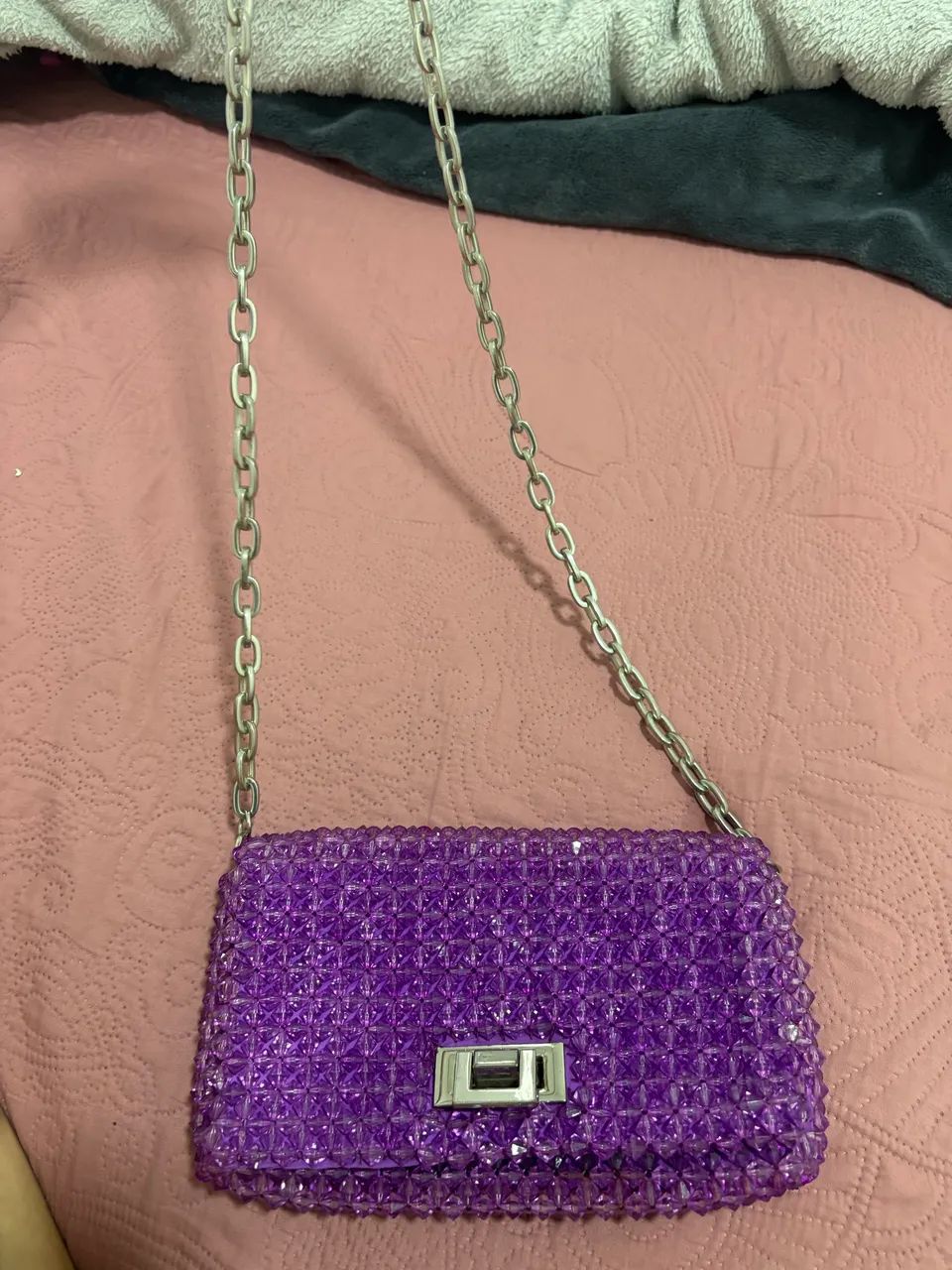 Bolsa roxa de miçangas zara