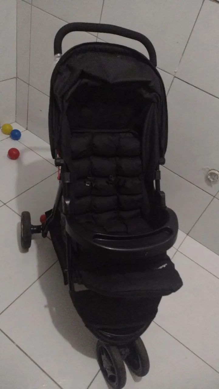 Carrinho de bebê semi-novo  - Foto 4