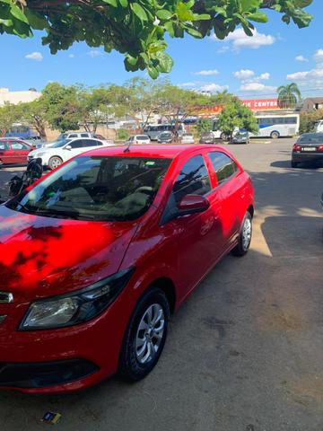 Vendo/troco/financio lindo onix 2014/ 1.0 completo