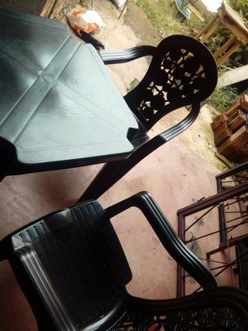 Jogo de mesa 4 cadeiras