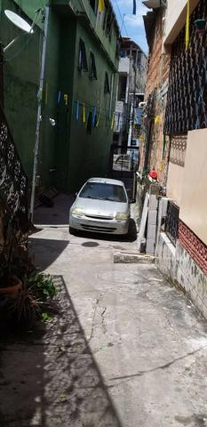 Aluga-se uma casa grande com garagem