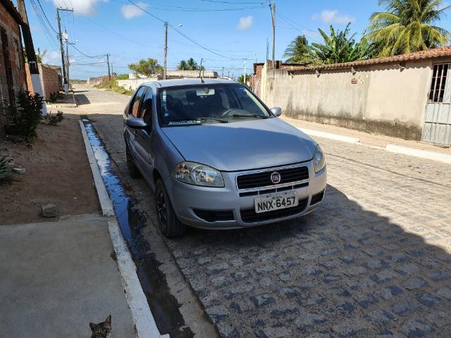 Adriano vendo um carro