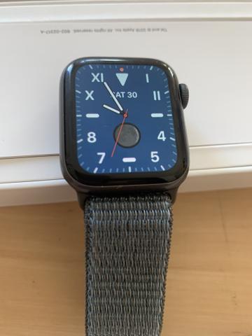 Apple Watch série 4 com chip digital e GPS 40mm
