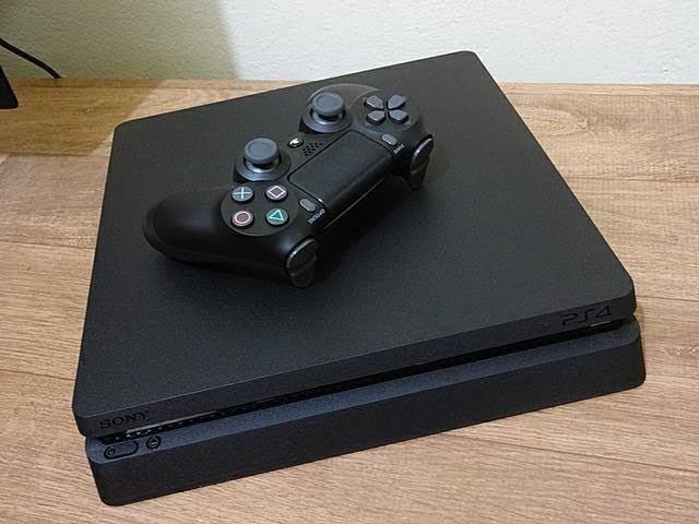 Vendo PS4 slim de 500 gigas
