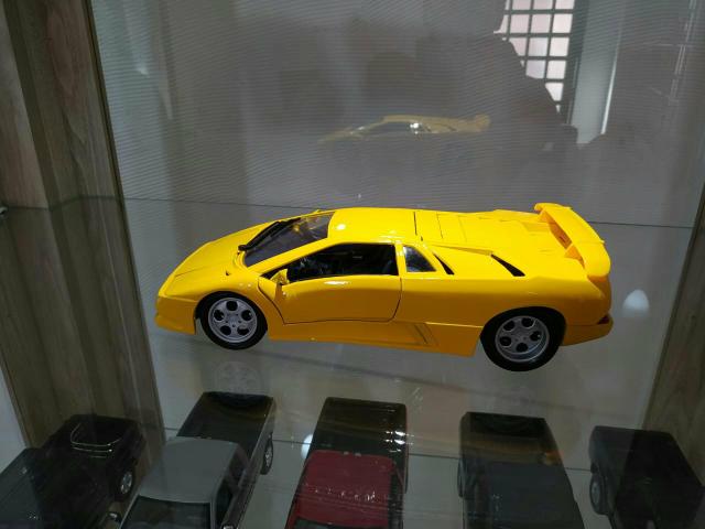 Lamborghini Diablo (30 anos)