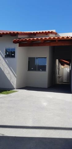 Carolina Parque Casa com varanda na frente com dois quartos sendo um suíte com ducha