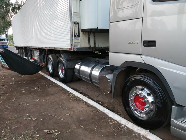 Volvo FH 440 + câmara fria Ibiporã - Foto 2