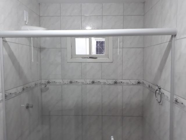 Vendo pequena casa de madeira na Pinheira - Foto 6