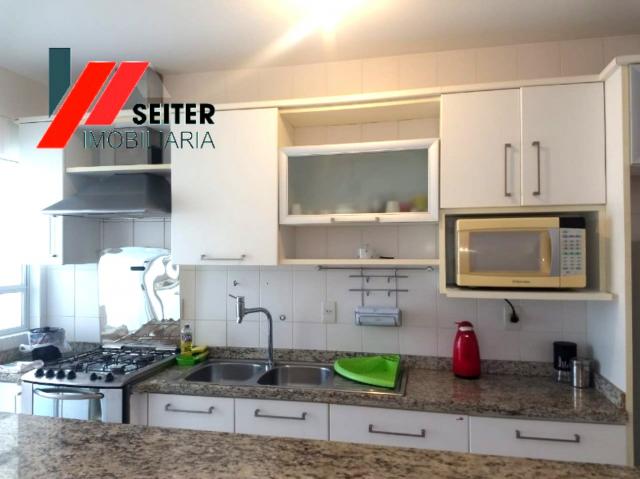 Apartamento mobiliado de 2 dormitorios suite e sacada com churrasqueira no itacorubi