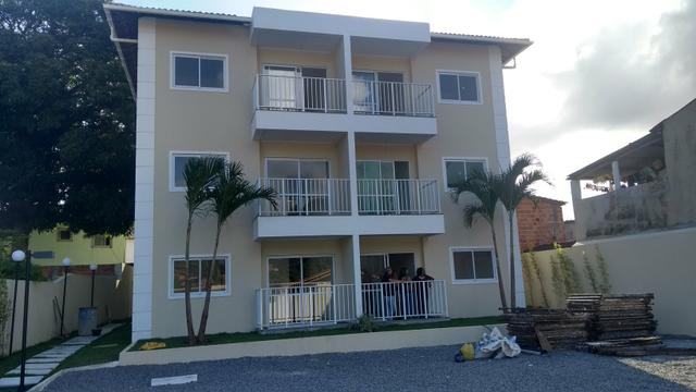 Apartamentos 2/4 sendo um suíte e com varanda, a 50m da praça de Abrantes