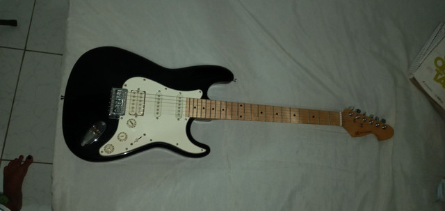 Guitarra nova