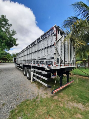 Caminhão boiadeiro 24250 estado de novo