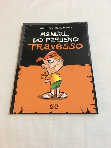 Livro Manual do Pequeno Travesso usado bom estado - Foto 2