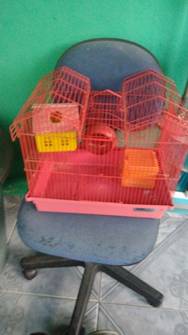 Vendo essa gaiola para hamster semi nova 