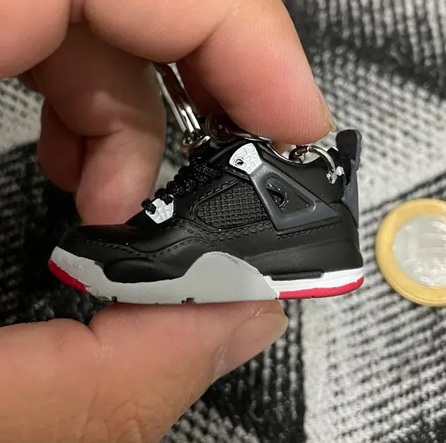 Chaveiro 3D Sneaker Air Jordan 4 Bred - Foto 3