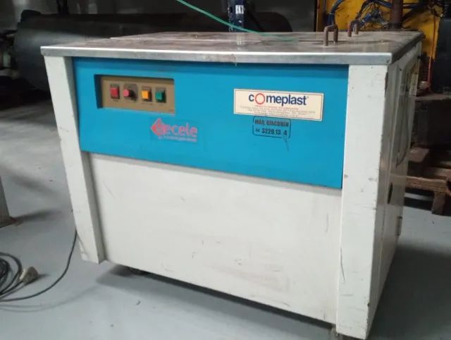 Arqueadora Semi automática  Comeplast modelo 10