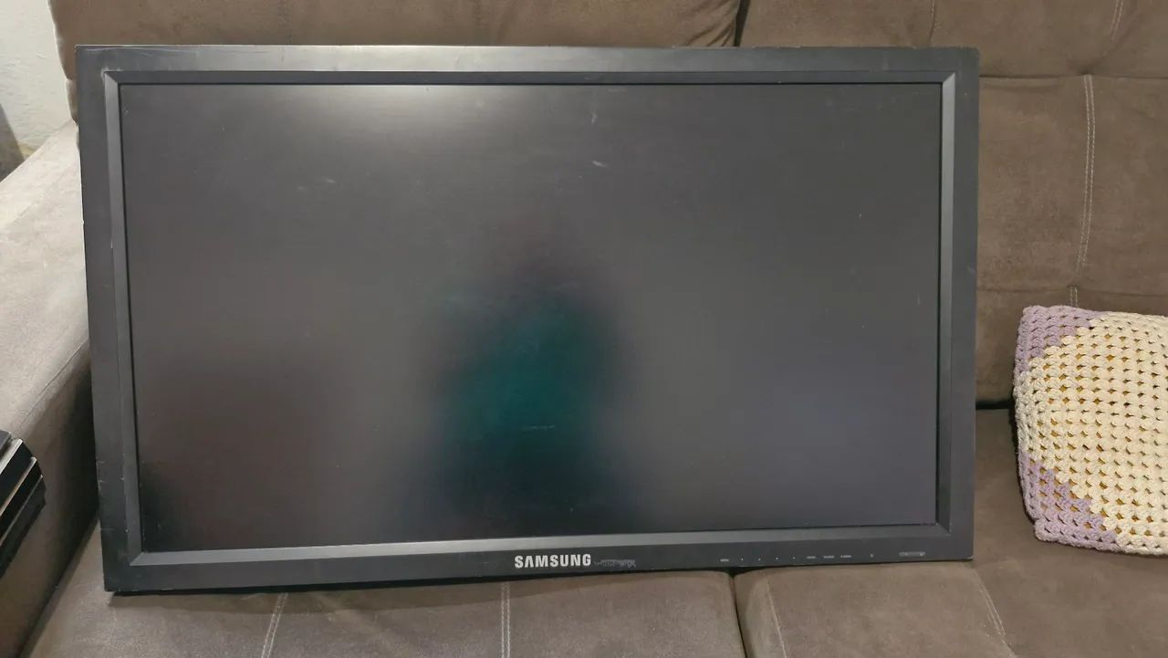 Vendo Monitor/ TV 40 polegadas com conversor para TV - Foto 2