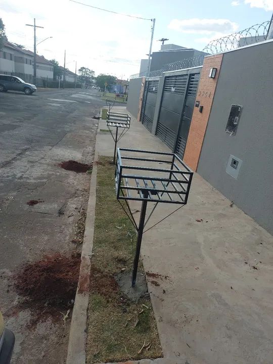 Lixeiras já concretadas 