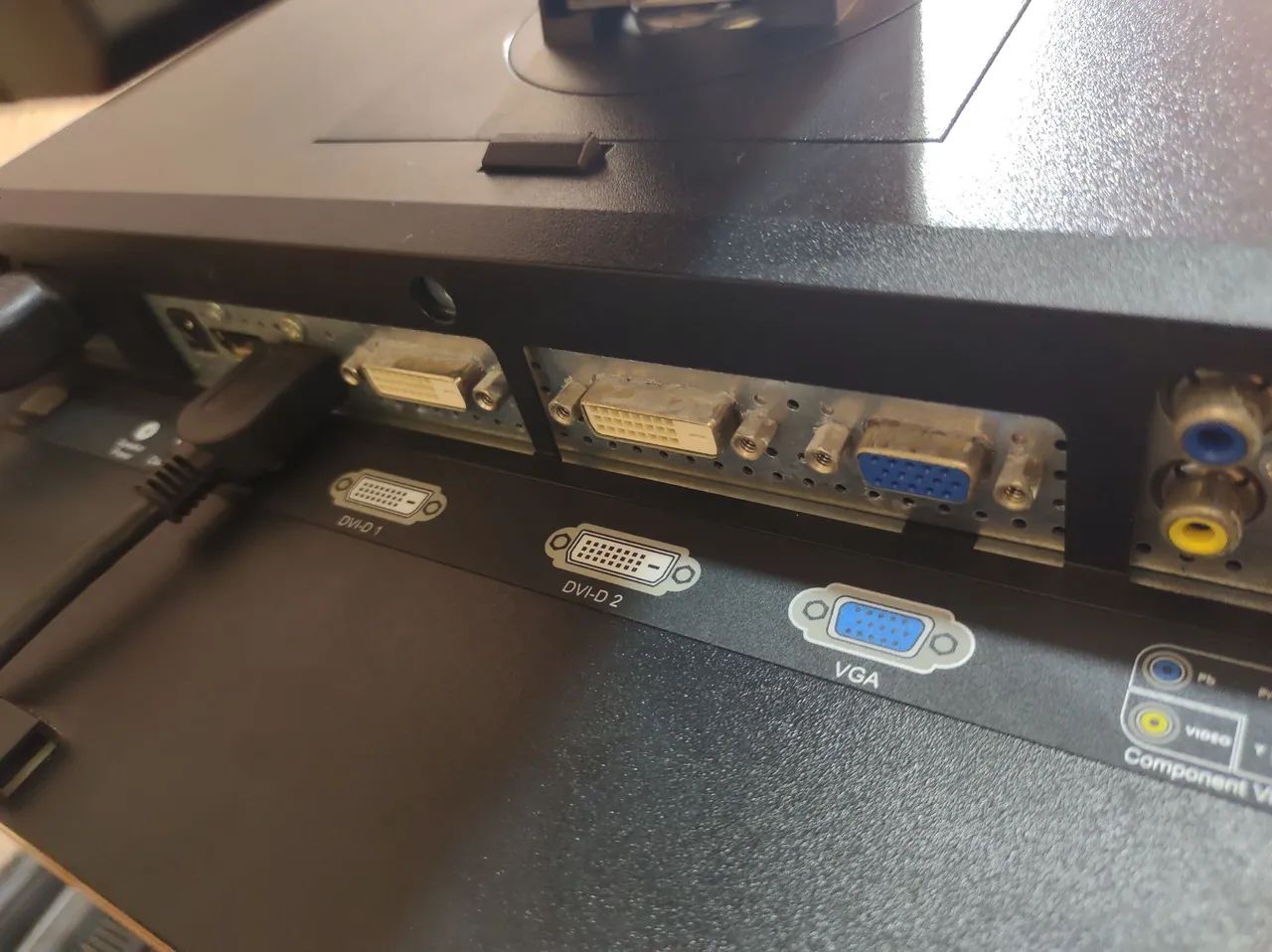 Monitor Dell 24 Pol ultrasharp HDMI / display port - Foto 4