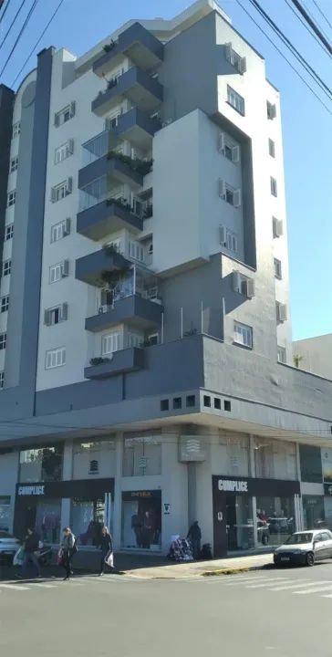 Salas localizadas na Rua Pinheiro Machado, sobre loja, no Edifício Busetti, com áreas priv