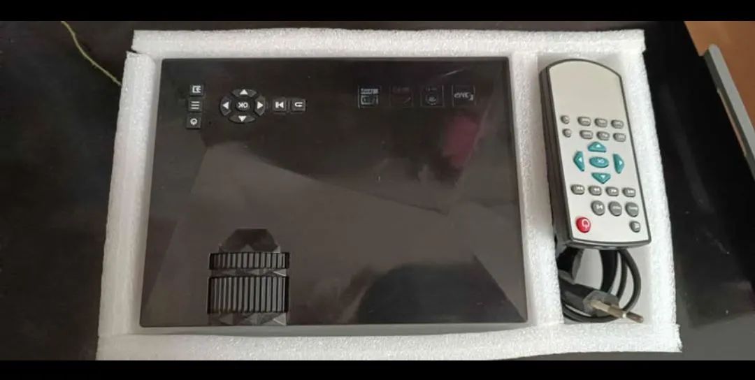 Projetor Portátil Full HD com Controle Remoto - Foto 2