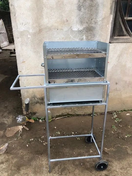 Churrasqueira para espetinho com rodinhas / carrinho de churrasco  - Foto 3