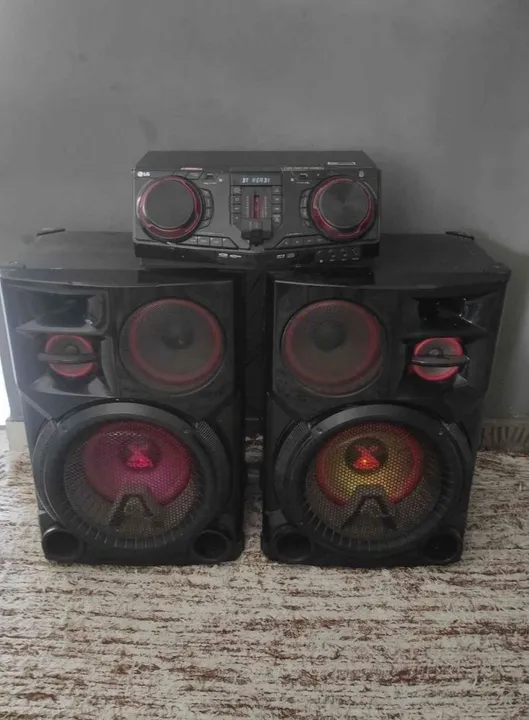 Vendo LG CJ98 2.700 watts RMS perfeito estado