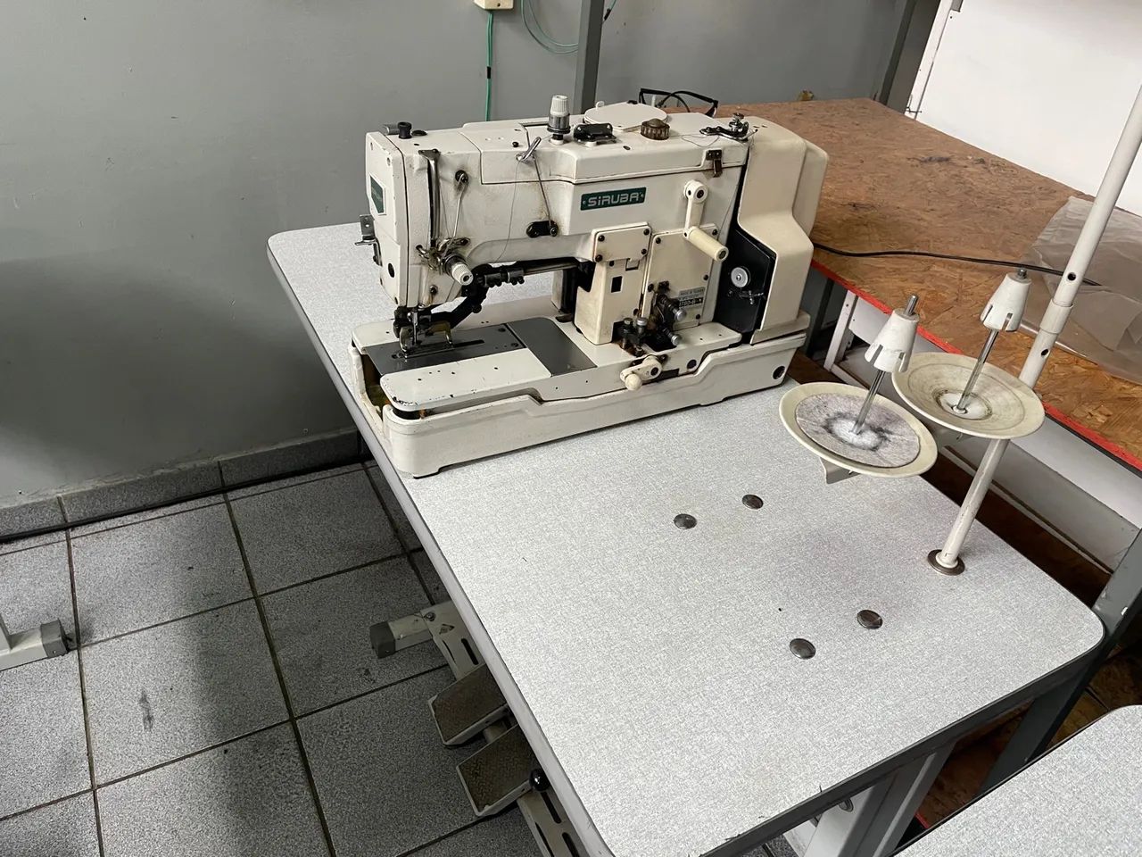 Máquina de Costura pespontadeira 2 agulhas. - Foto 4