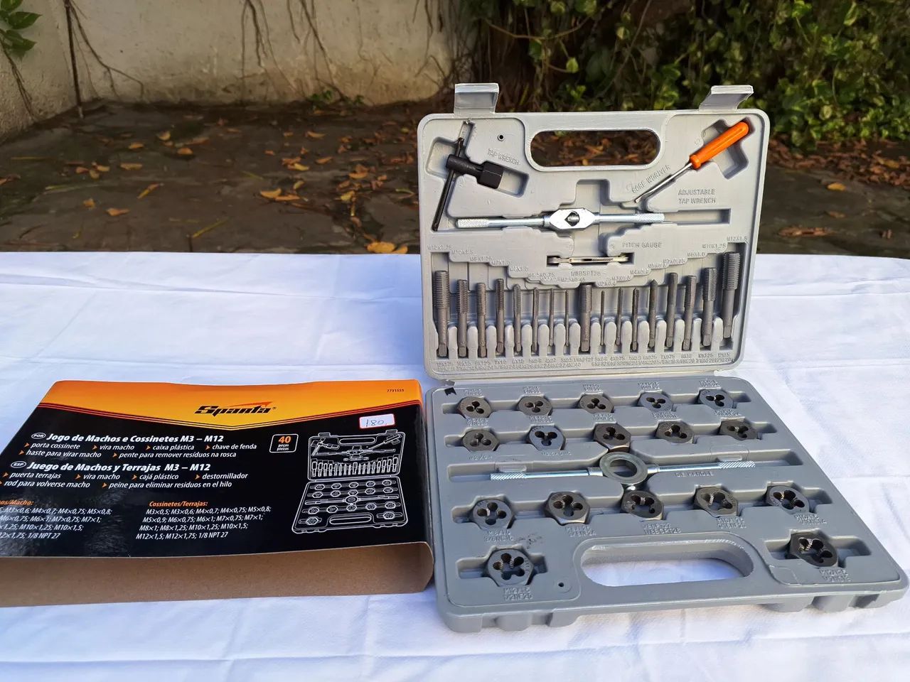 Machos e cossinetes. Jogo com 40 peças  - Foto 2