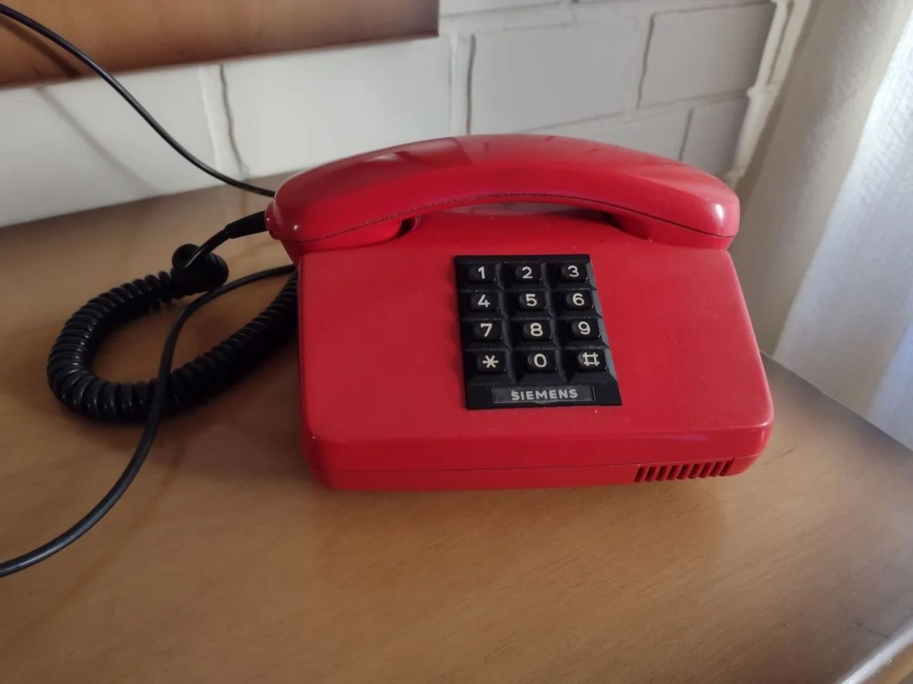 Telefone Fixo Siemens Vermelho - Vintage e Estiloso!