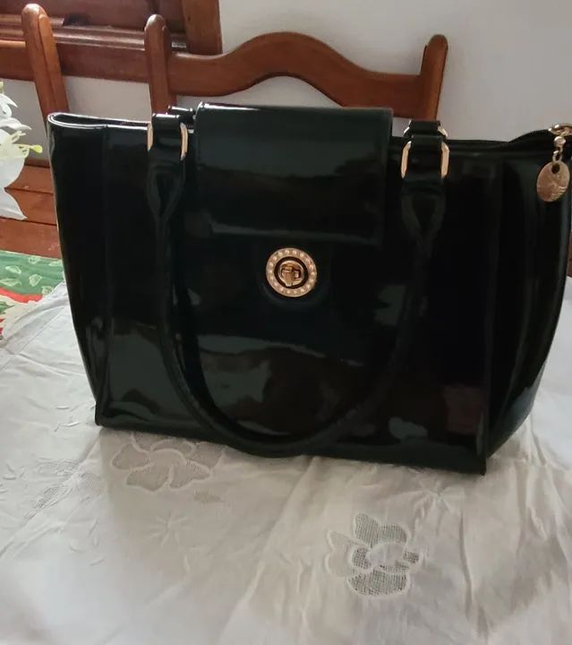 Bolsa de mão verniz preta - Foto 4
