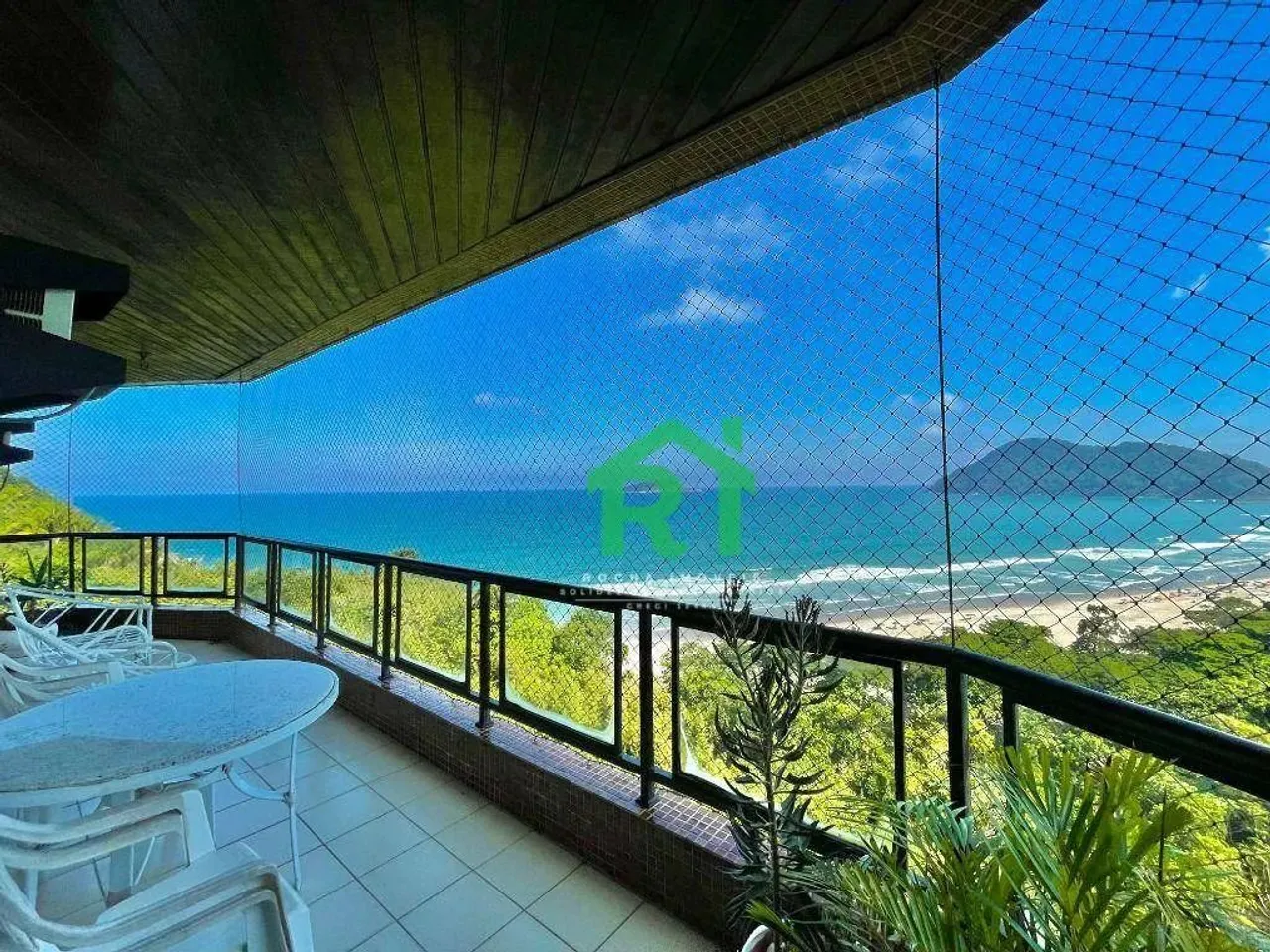 Apartamento à venda na Praia do Tombo I Rocha Imóveis Guarujá