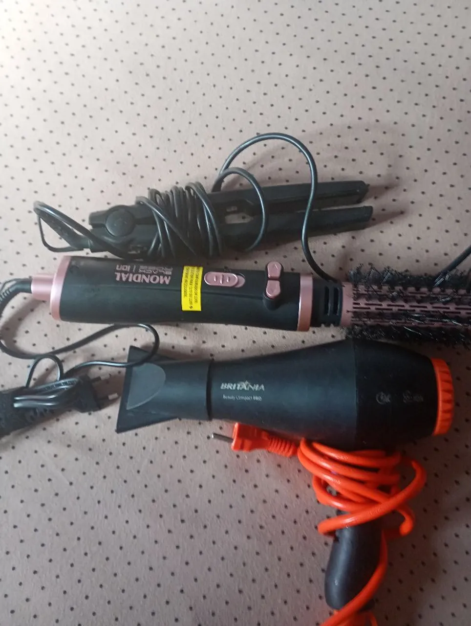 Kit de Beleza: Secador, Escova Modeladora e Prancha