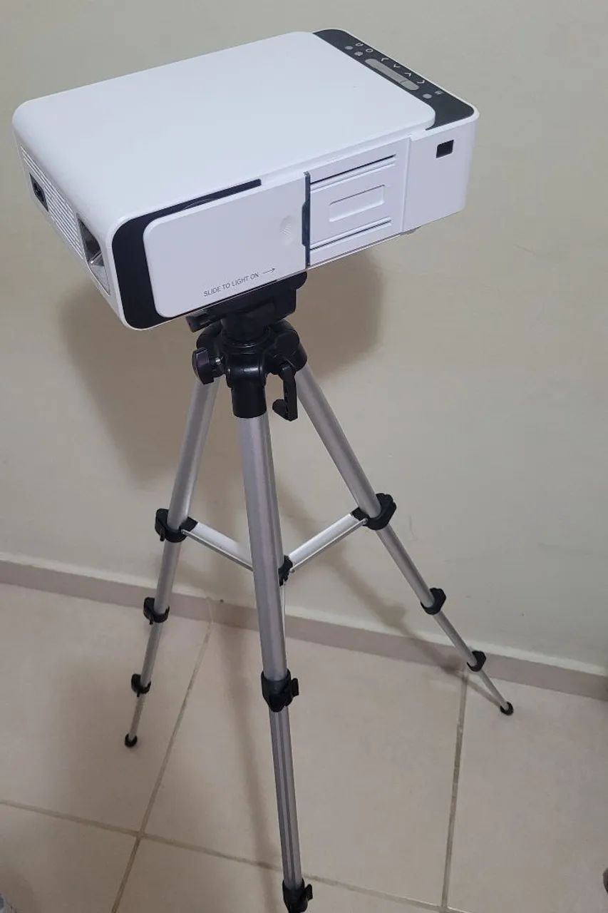 Projetor de 30 a 180"pol com controle remoto e tripé  - Foto 2